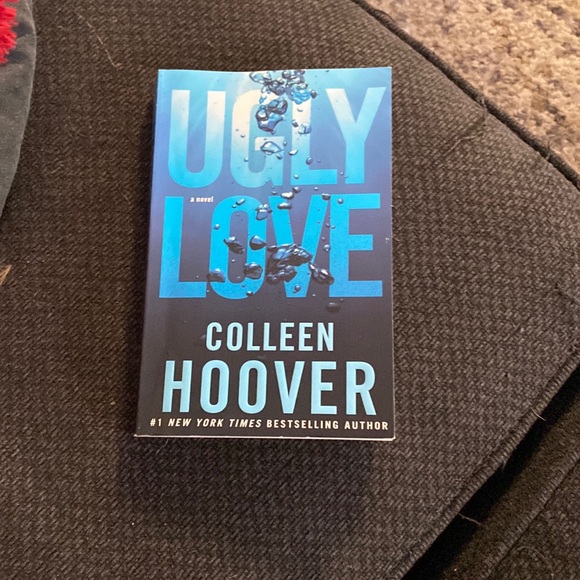 colleen hoover Other - Ugly love book